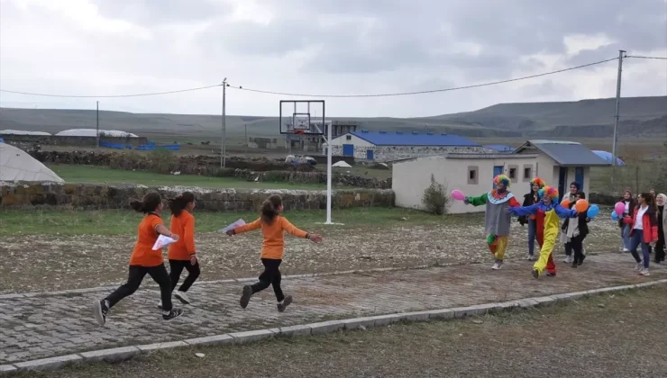 Kars Kafkas Üniversitesi Öğrencilerinden Çocuklara Destek Projesi