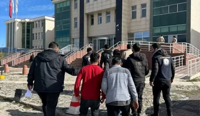 Kars’ta Düzensiz Göçmenler Sahte Pasaportla Yakalandı