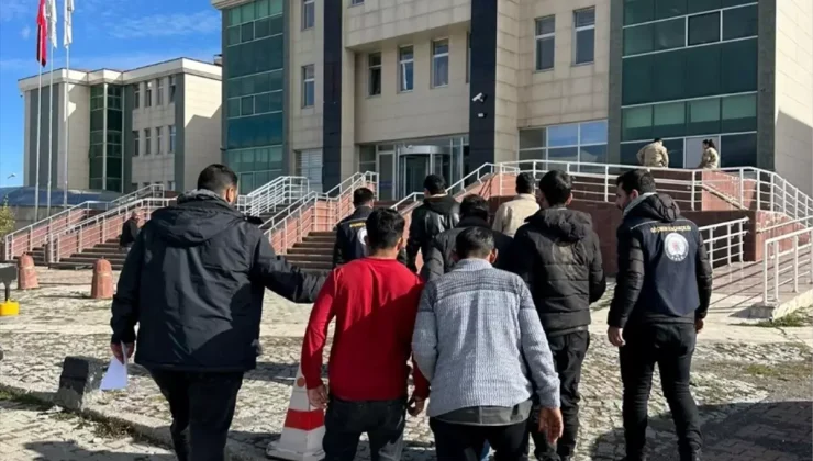 Kars’ta Düzensiz Göçmenler Sahte Pasaportla Yakalandı